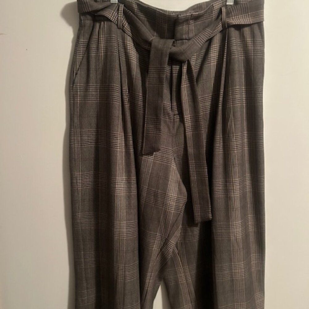 Happy X Nature Gray Plaid wide leg belted culottes, size 18